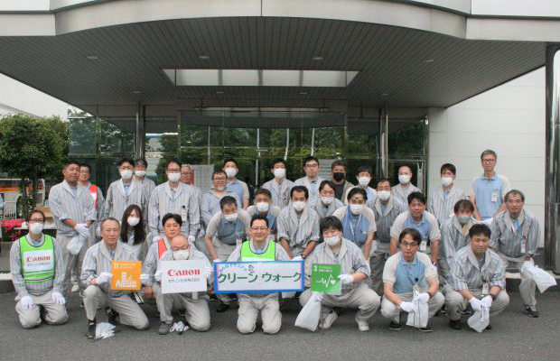 岩間事業所での集合写真