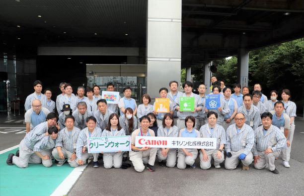 筑波事業所での集合写真