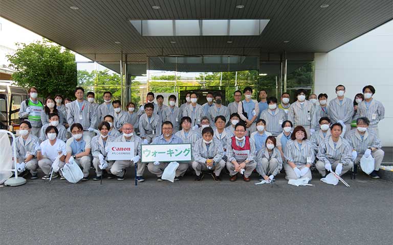 岩間事業所での集合写真